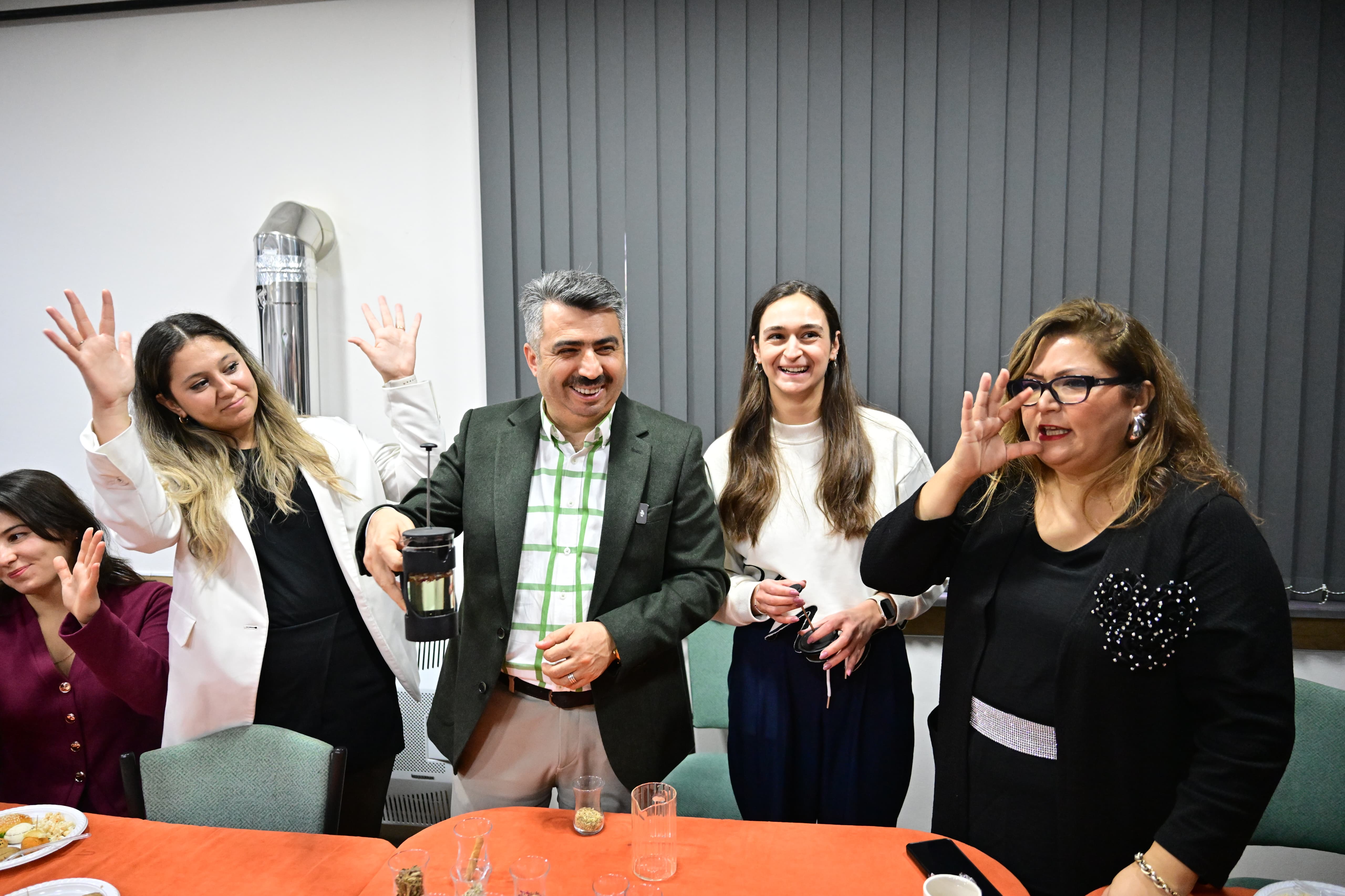 YILDIRIM ‘ENGELLERİ’ SEVGİ İLE AŞIYOR